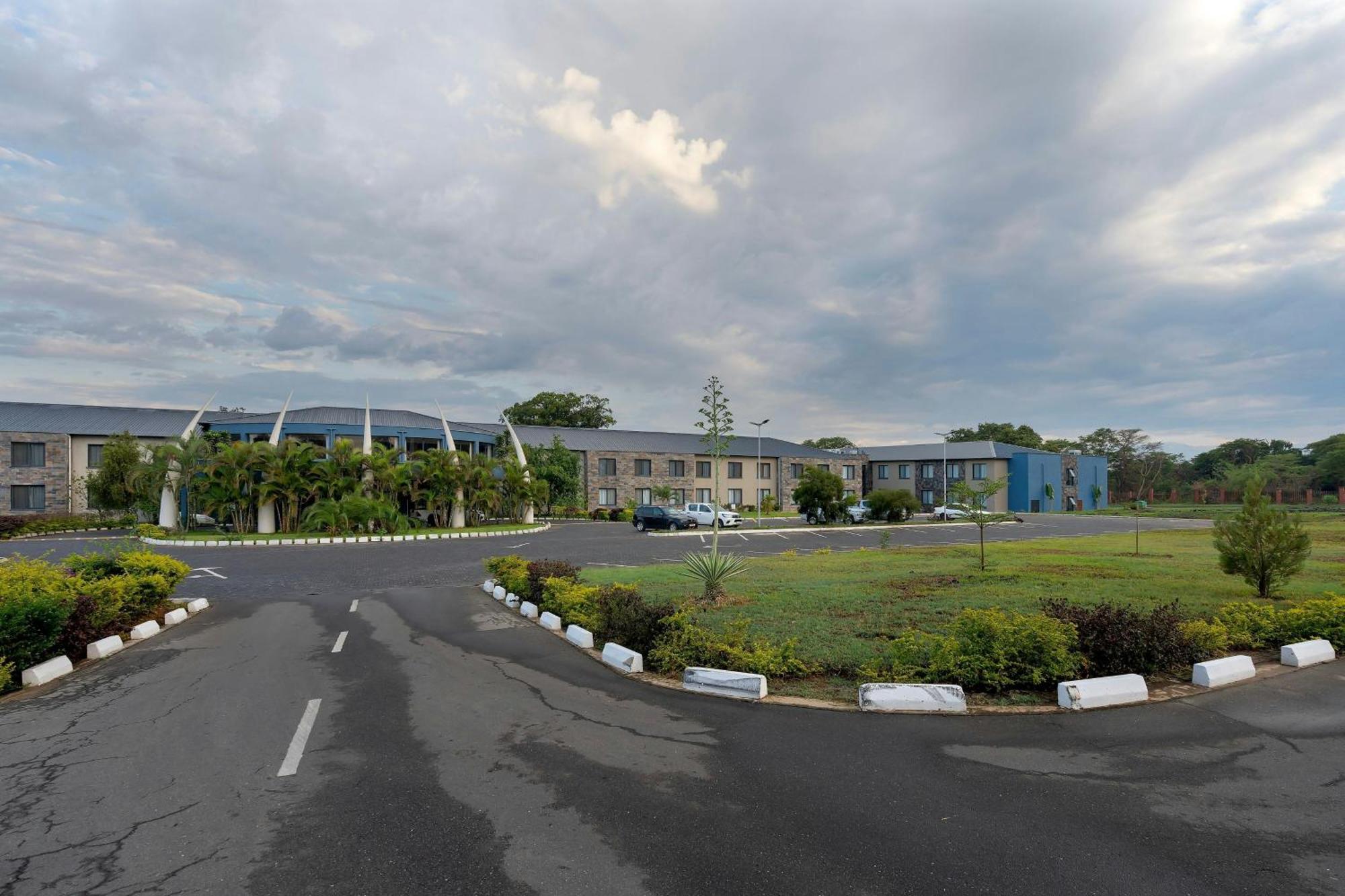 Protea Hotel By Marriott Ndola Exterior foto